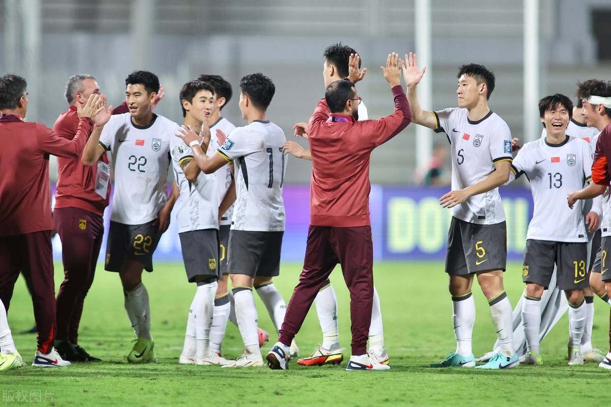 国内足球豪强击败对手，取得连胜
