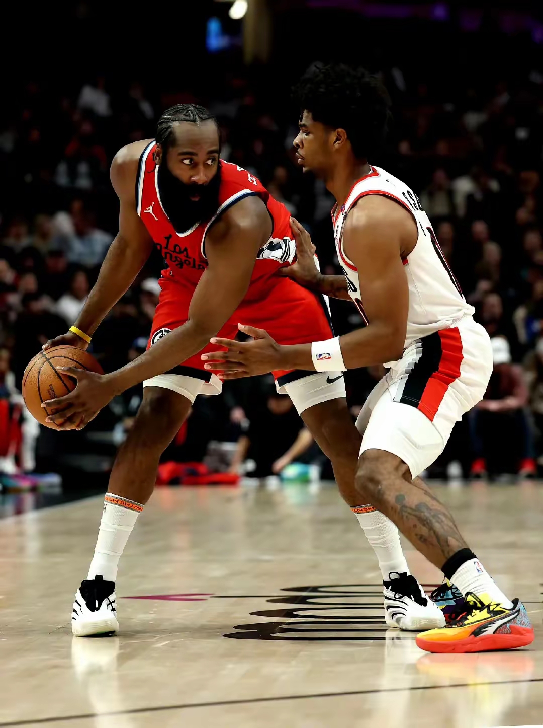 NBA球员赛后集体庆祝胜利