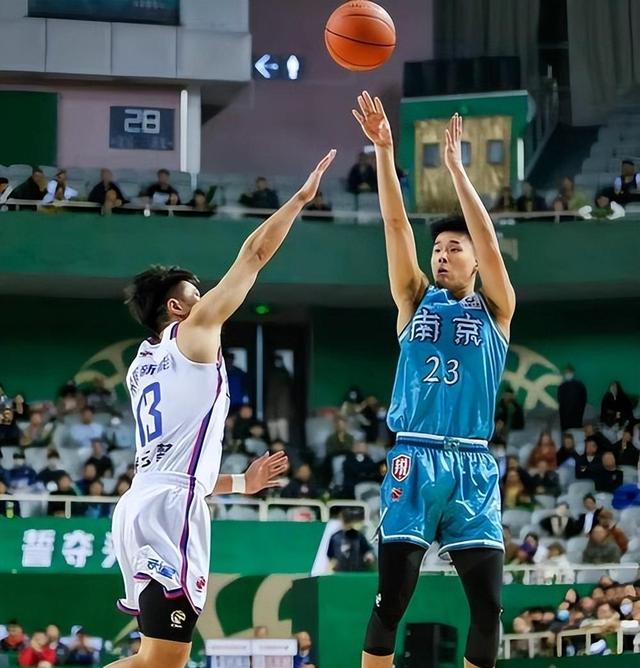 瑞士男篮上演惊艳逆袭，赢得晋级资格的简单介绍