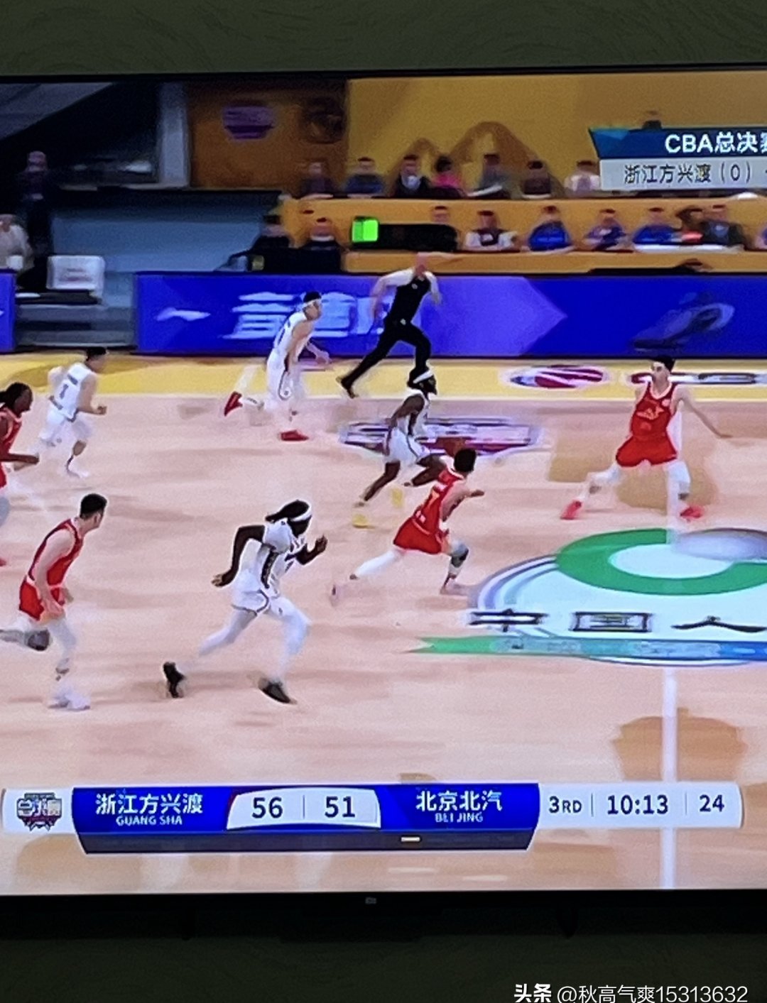 包含精彩对决引发球迷疯狂加油呐喊的词条