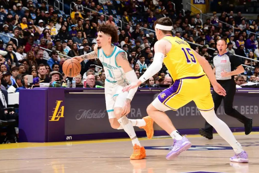 开云体育APP下载-包含湖人爆冷败给黄蜂,詹姆斯缺阵影响不容忽视的词条