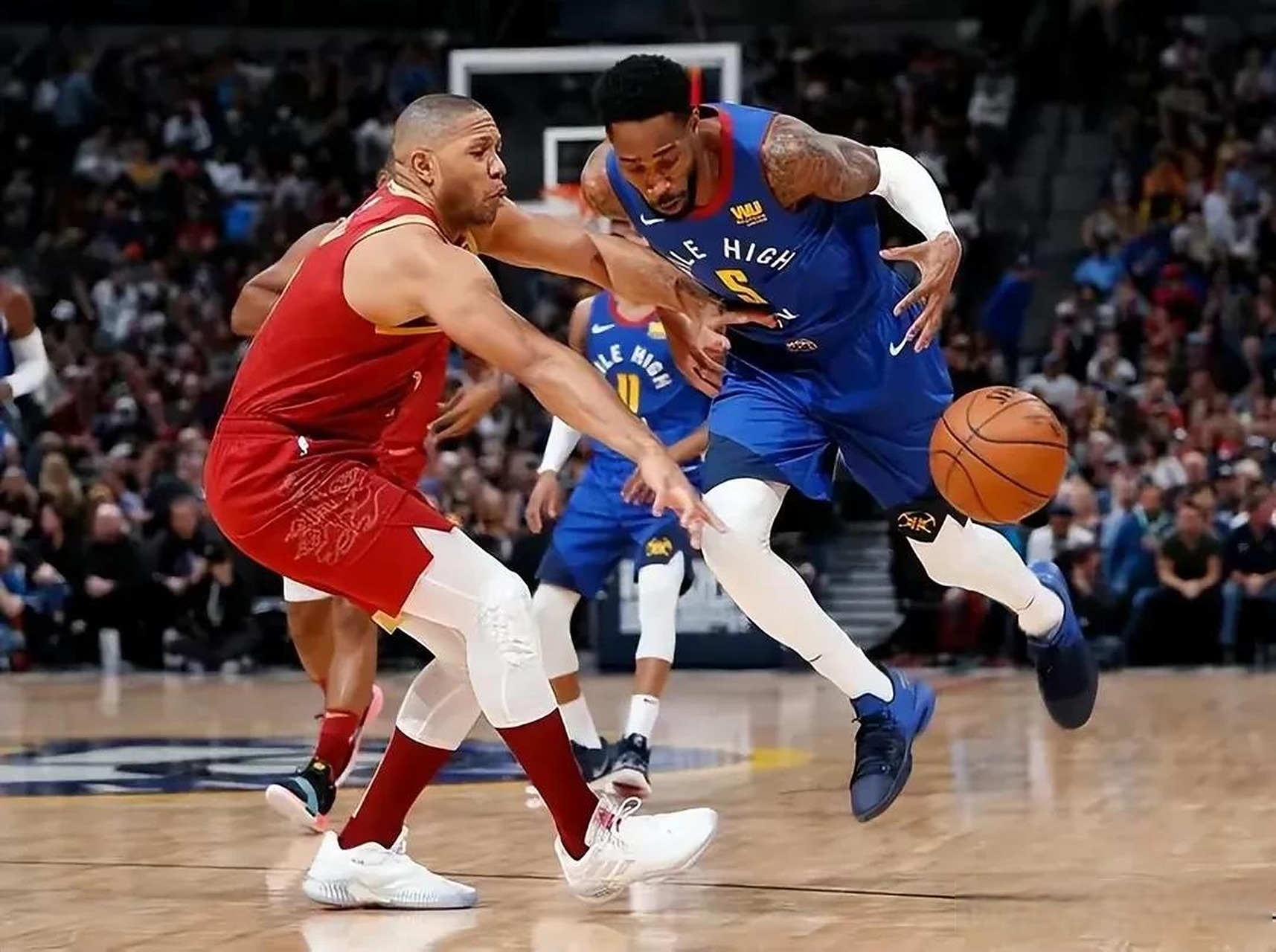 火箭负于掘金,遭遇四连败 火箭负于掘金,遭遇四连败