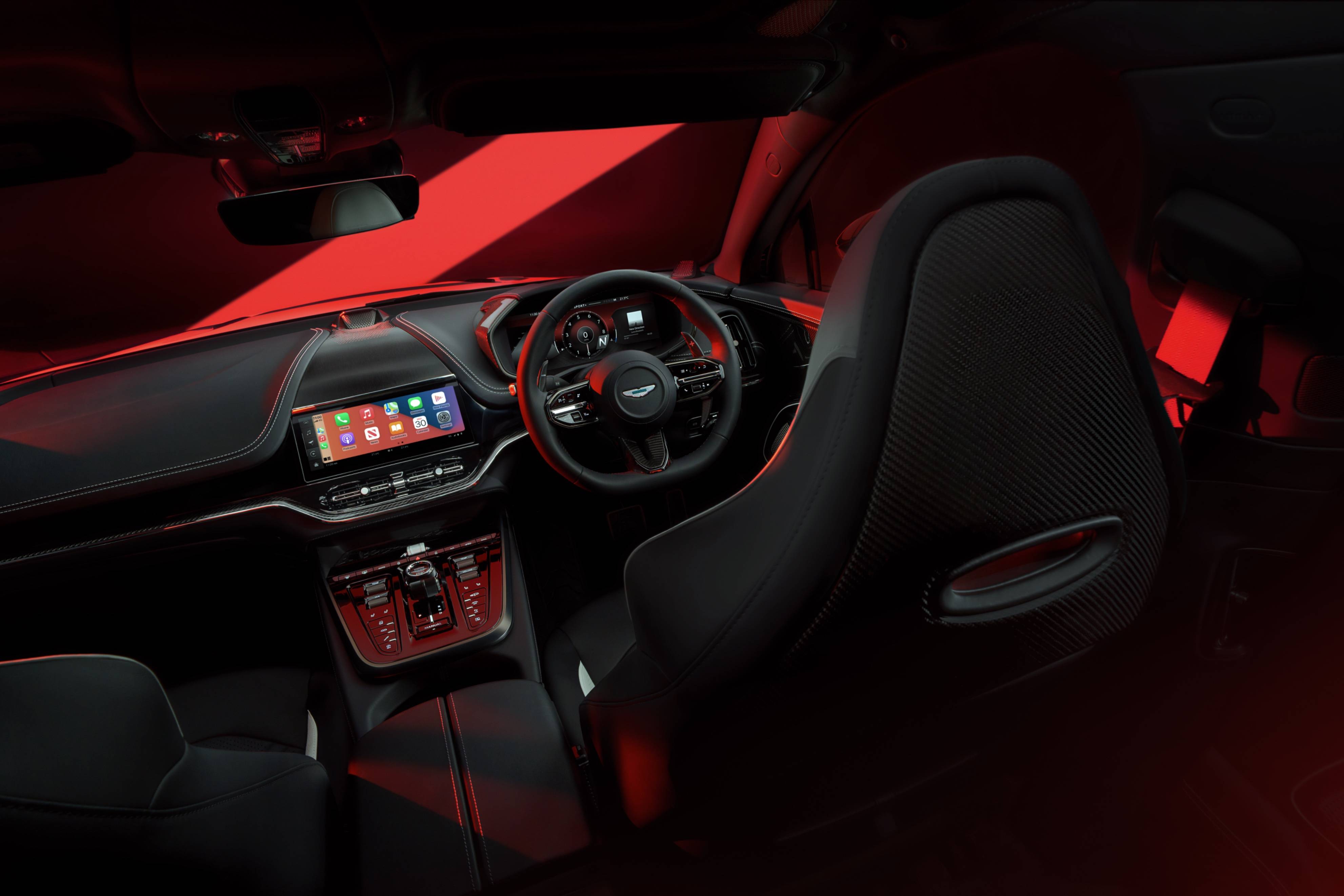 红牛二队横扫阿斯顿马丁,塞恩斯点燃赛场的简单介绍 红牛二队横扫阿斯顿马丁,塞恩斯点燃赛场的简单介绍