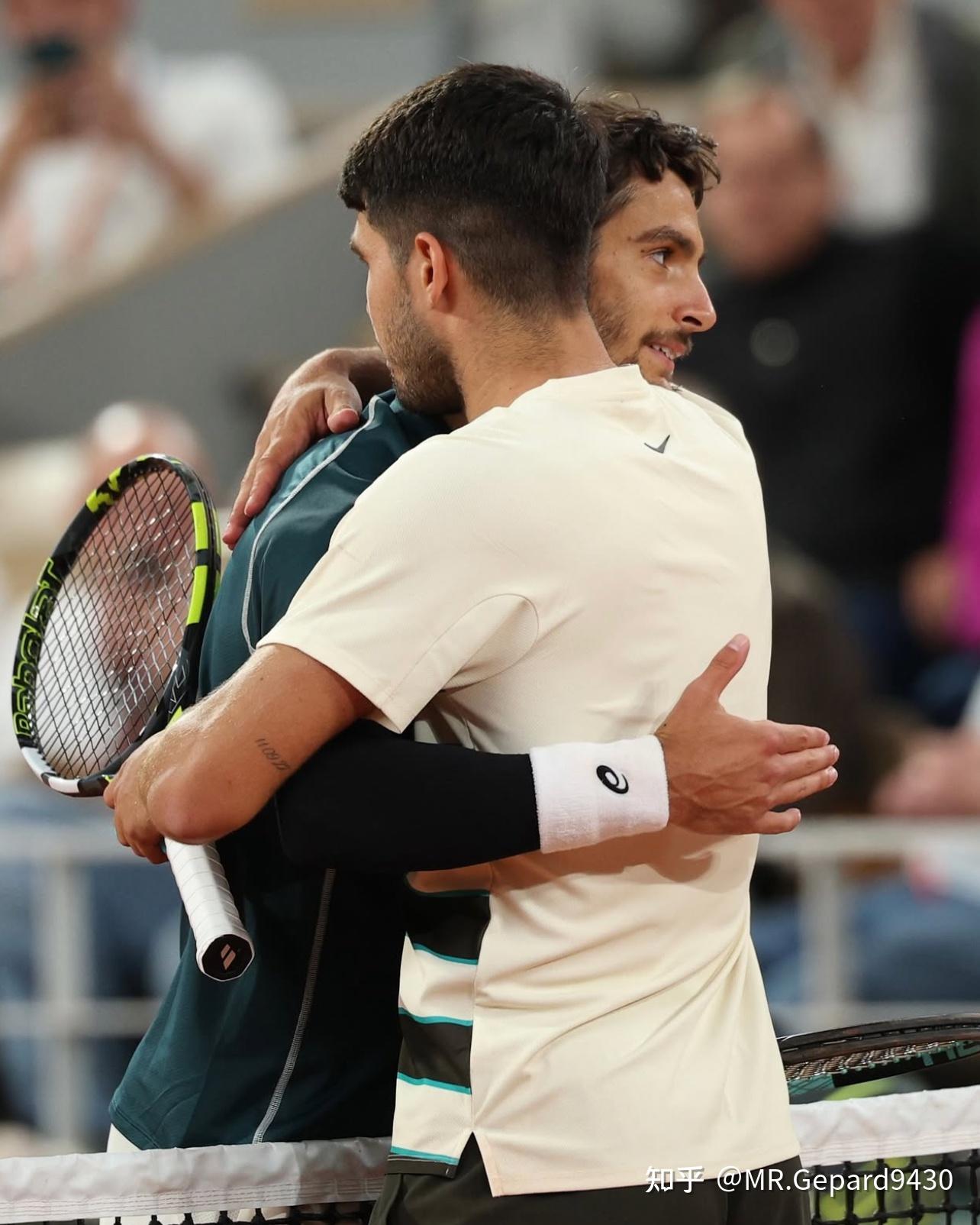 法网逆转年终总决赛，德约科维奇扛起全队