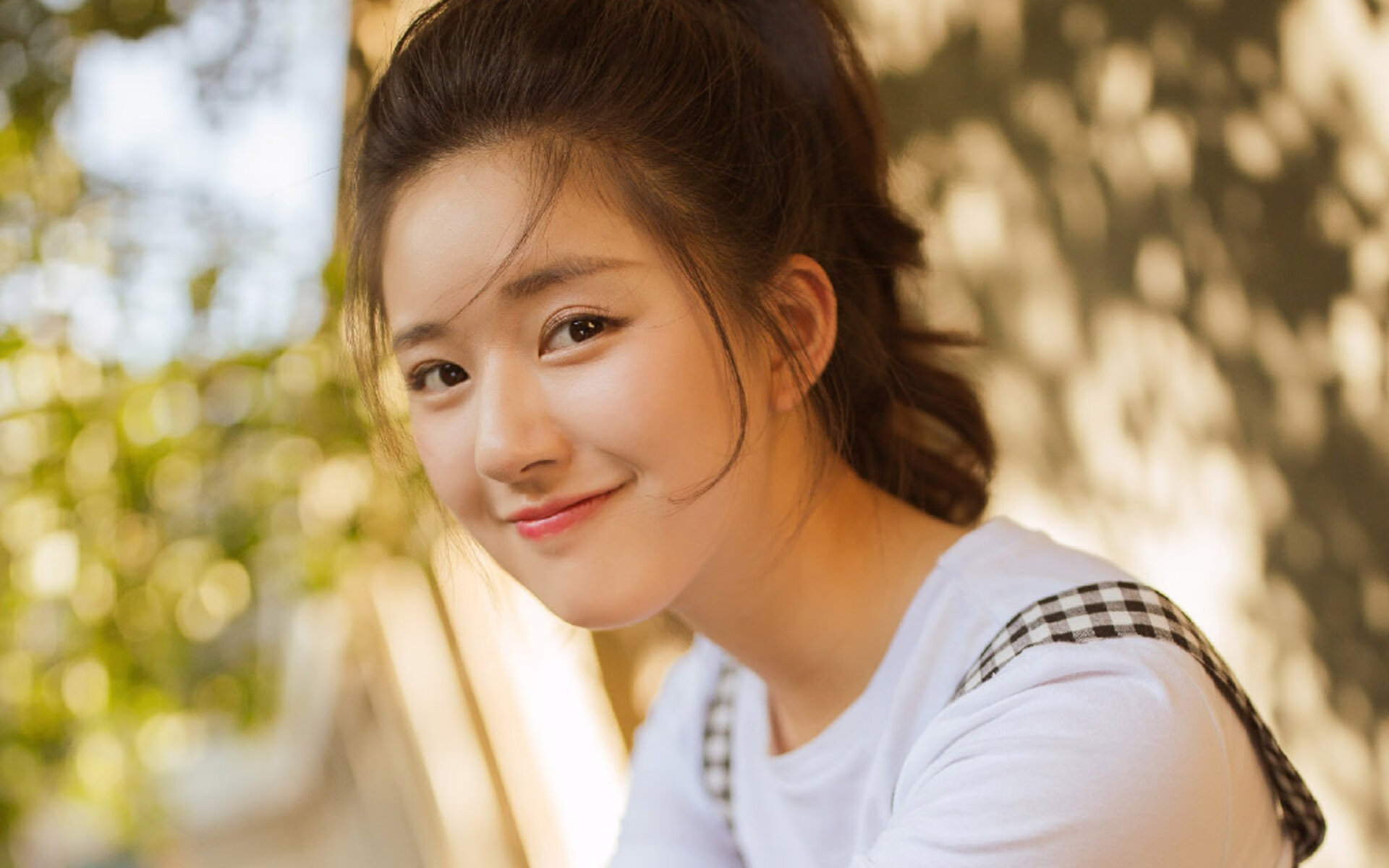 跨越峡谷，乔治双手中托起王朝曙光