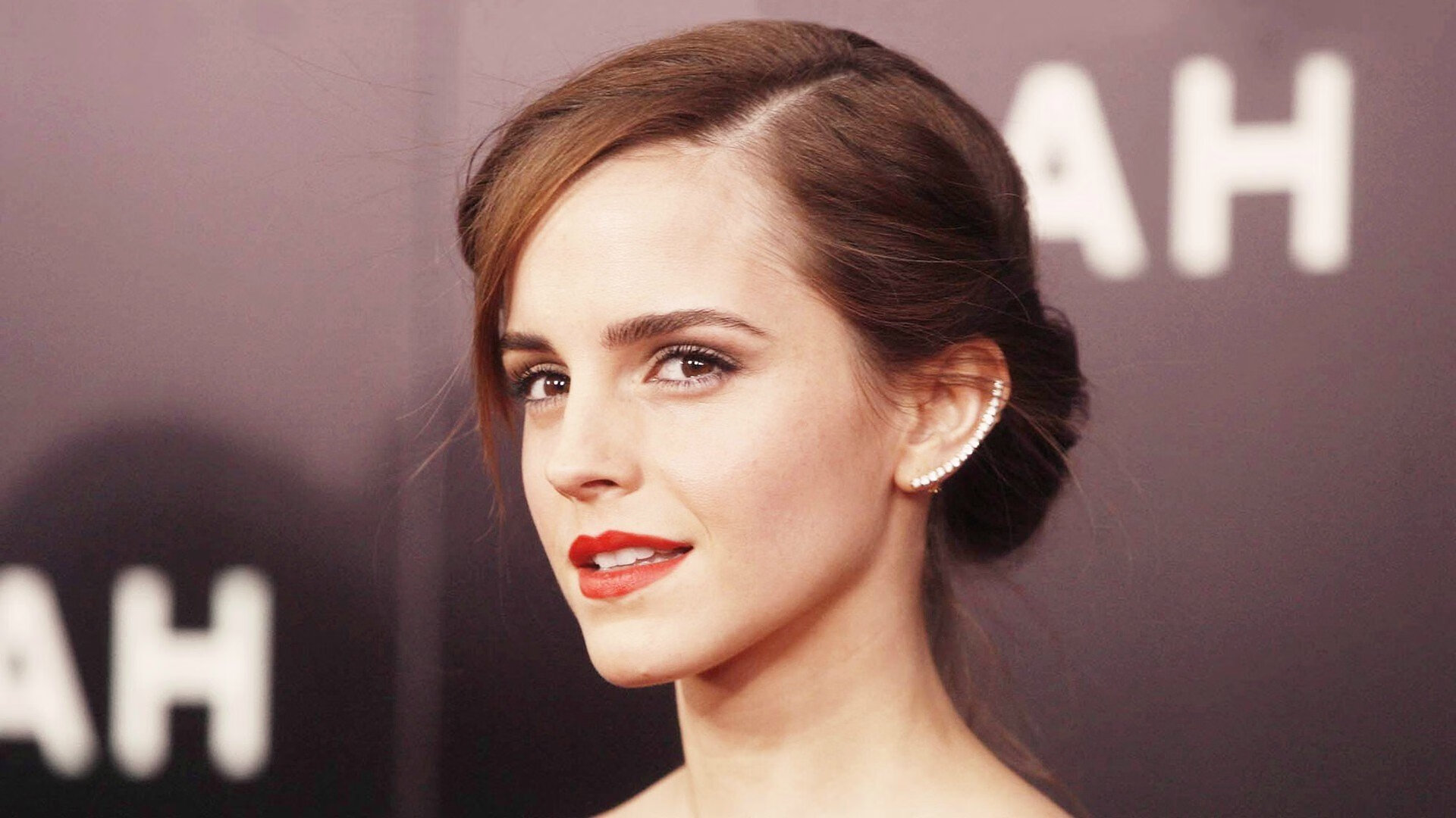 铁闸与利刃,布雷默一夫当关,芬兰在争冠战碾过奥地利